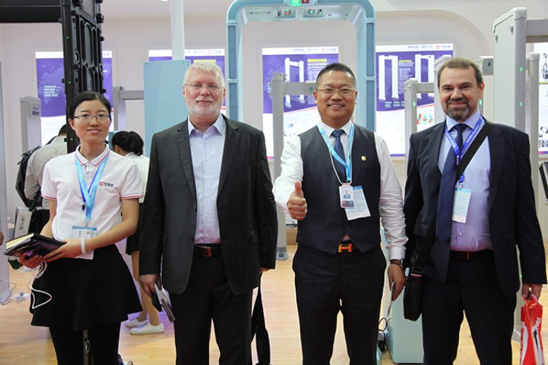 take the photo with custom in the expo